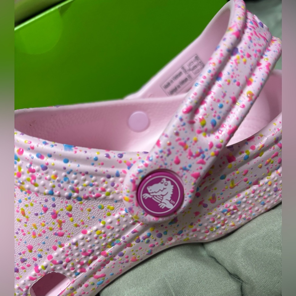 CROCS Kids Classic Clog Paint Splatter Pink - Picture 3 of 4